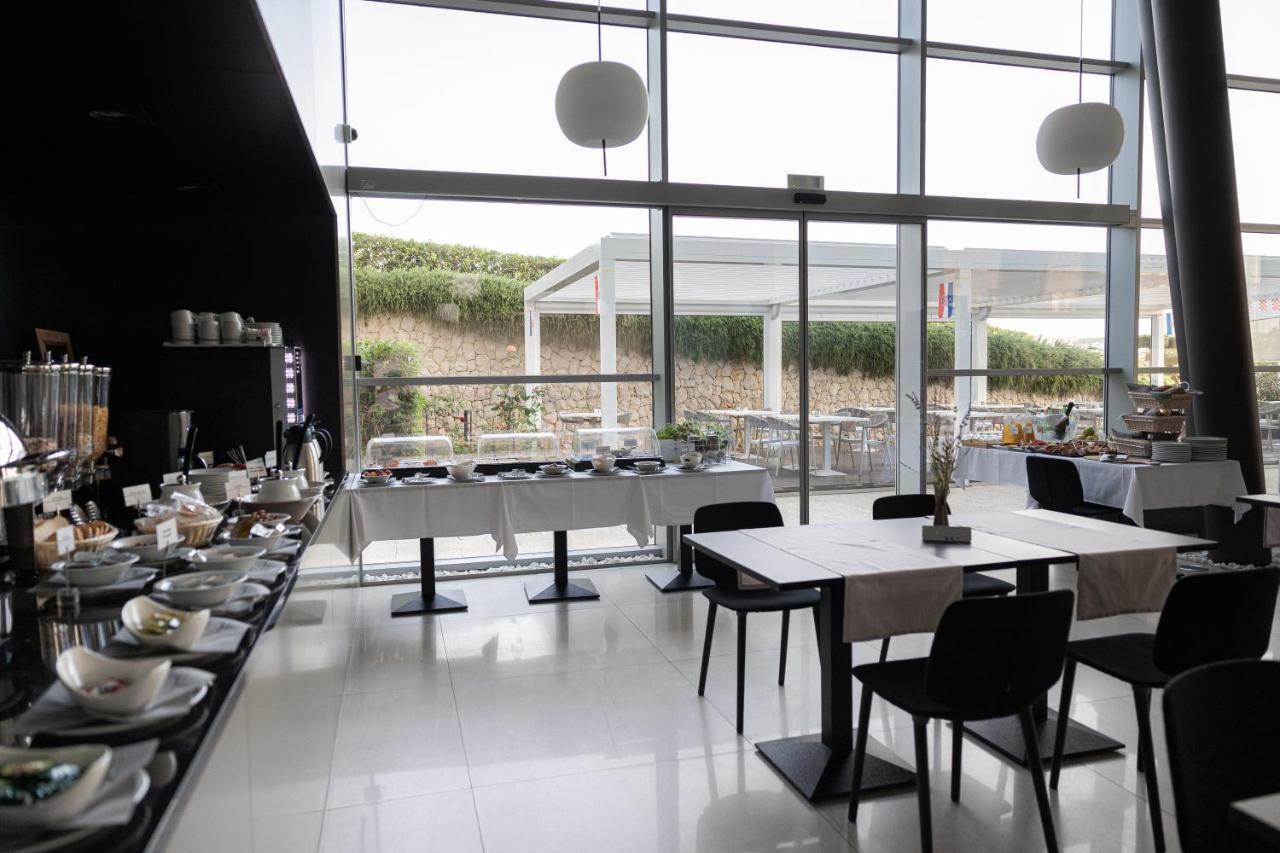 נובליה Aparthotel Joel מראה חיצוני תמונה